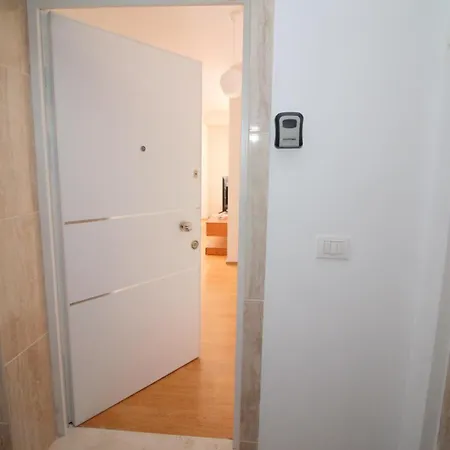 Motra Gjashtë